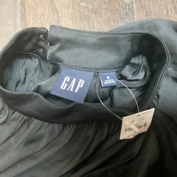 GAP Satin Mockneck Pleated Blouse in Black with Mandarin Collar - Picture 4 of 11